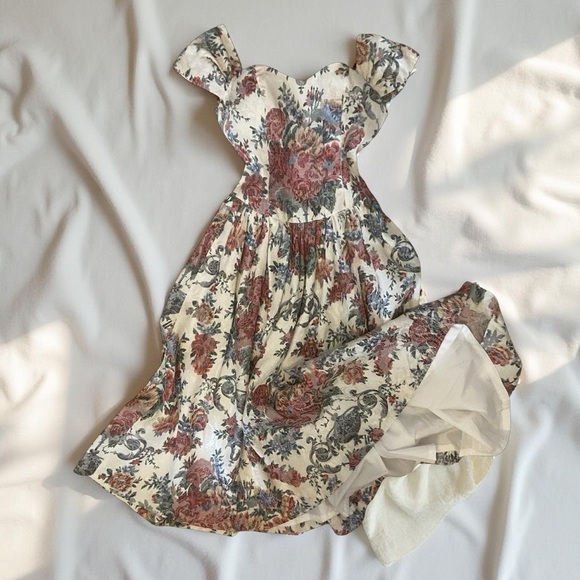 Handmade Vintage | Floral Brocade Sweetheart Dress - Picture 2 of 15